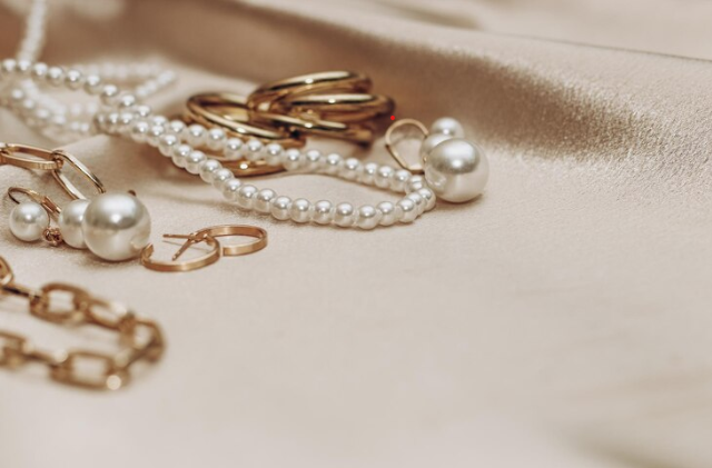 ¿De qué depende el precio de tus joyas de oro al venderlas?