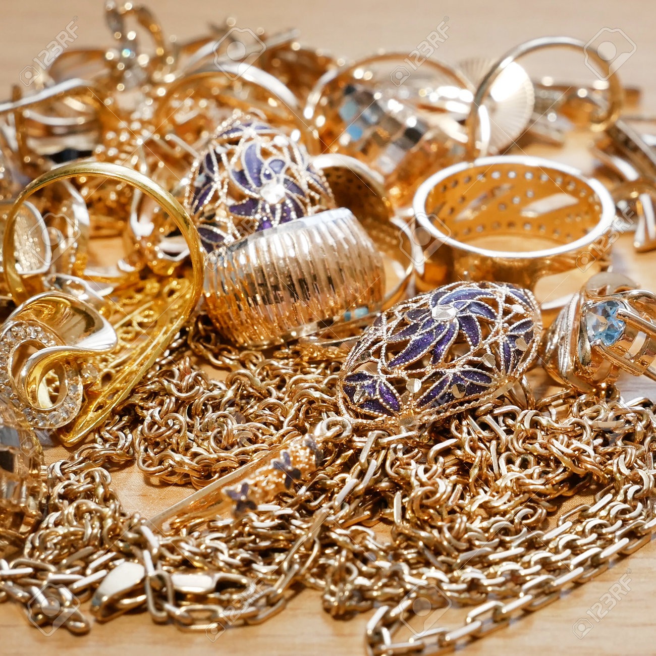 Empeña tus joyas o productos en Salamanca con Qioro y obtén dinero al instante